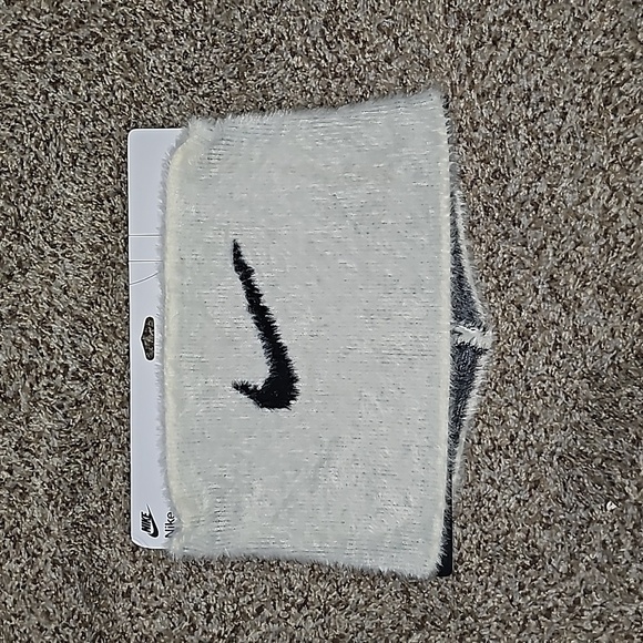 Nike Unisex Plush Infinity Scarf - Picture 1 of 4